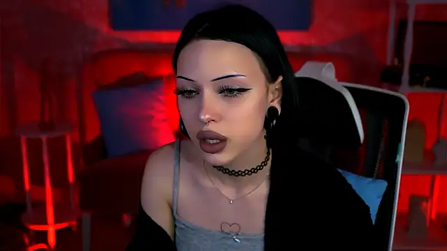 MiaCain online show from 09.19.25