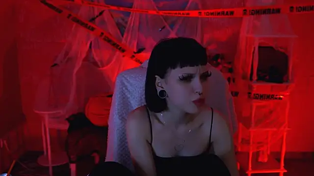 MiaCain online show from 10.20.25