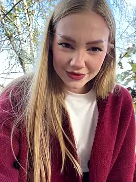 MilaMoone online show from 11.01.25