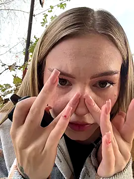 MilaMoone online show from 11.05.25