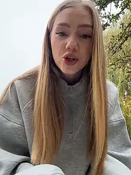 MilaMoone online show from 11.09.25