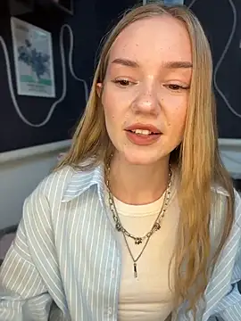 Snapshot of MilaMoone chatting on 05.16.26 MilaMoone online show from 05.16.26