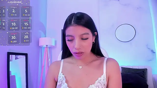 Tiffany Low online show from 11.05.25