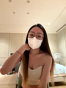 Snapshot of tw_yuyu chatting on 10.22.25 tw yuyu online show from 10.22.25