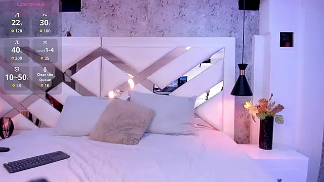 Snapshot of Megan-8 chatting on 09.17.25 Megan-8 online show from 09.17.25