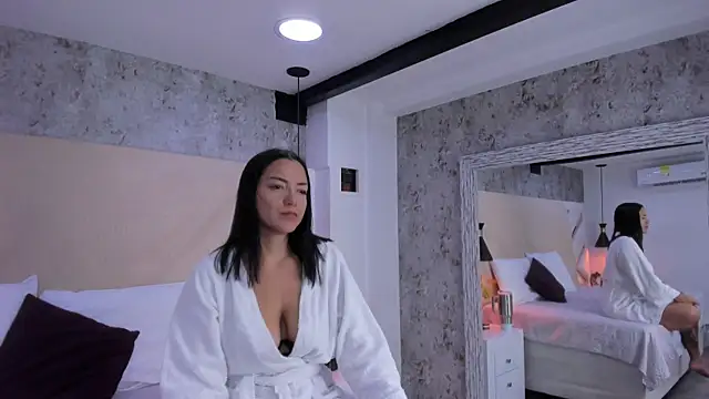 Snapshot of Megan-8 chatting on 11.14.25 Megan-8 online show from 11.14.25