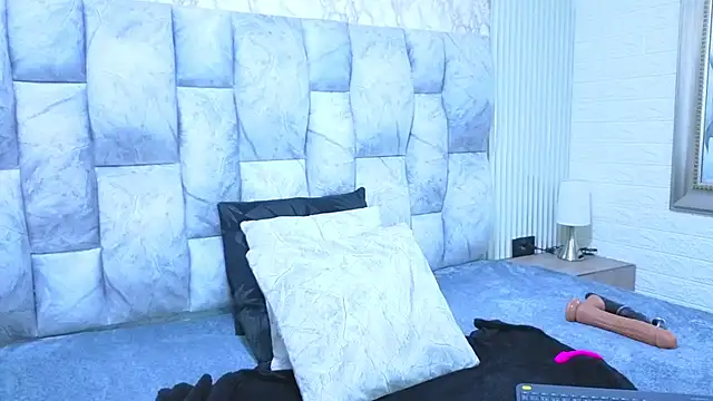 sofiagutierrez   online show from 11.21.25