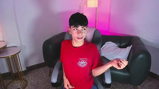 Snapshot of Peter_chase chatting on 02.05.26 Peter chase online show from 02.05.26