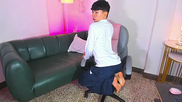 Snapshot of Peter_chase chatting on 02.12.26 Peter chase online show from 02.12.26