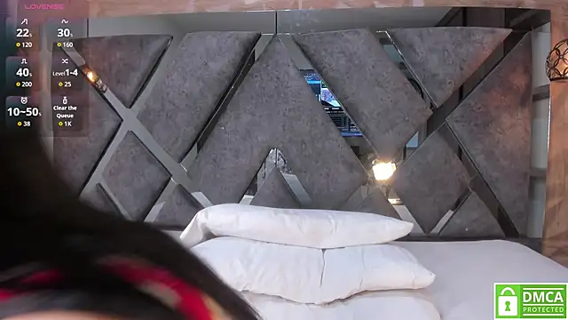 Scarlet  Jones  online show from 01.15.26