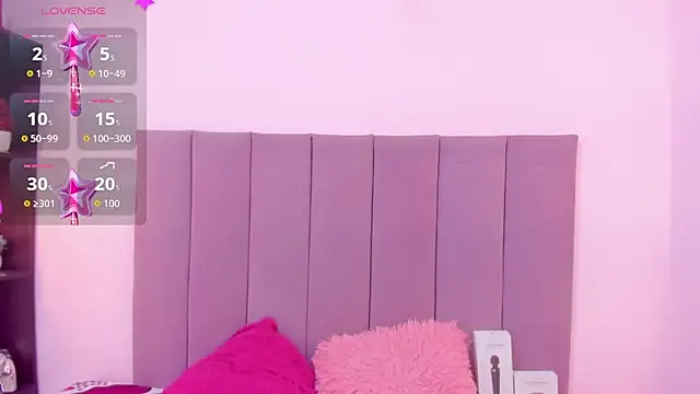 HoollyHendrix online show from 10.08.25