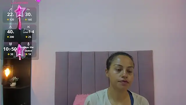 HoollyHendrix online show from 10.17.25