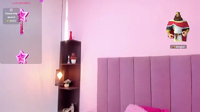 HoollyHendrix online show from 10.29.25