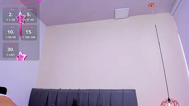 HoollyHendrix online show from 11.27.25