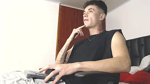 Snapshot of jaico_santos chatting on 10.25.25 jaico santos online show from 10.25.25