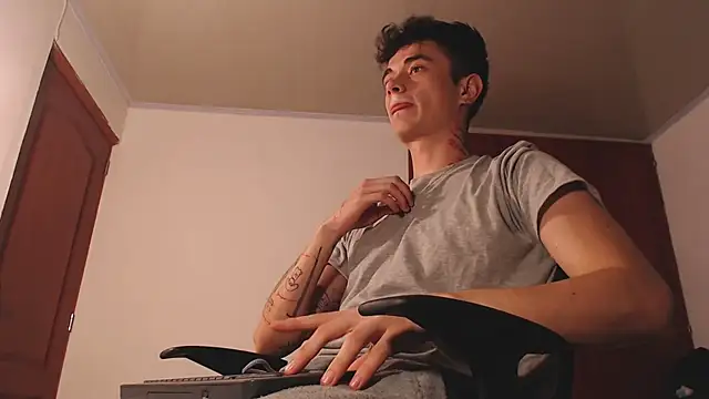 Snapshot of jaico_santos chatting on 11.26.25 jaico santos online show from 11.26.25