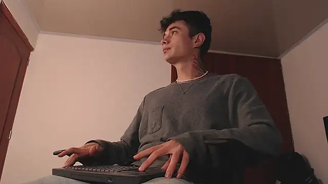 Snapshot of jaico_santos chatting on 11.29.25 jaico santos online show from 11.29.25