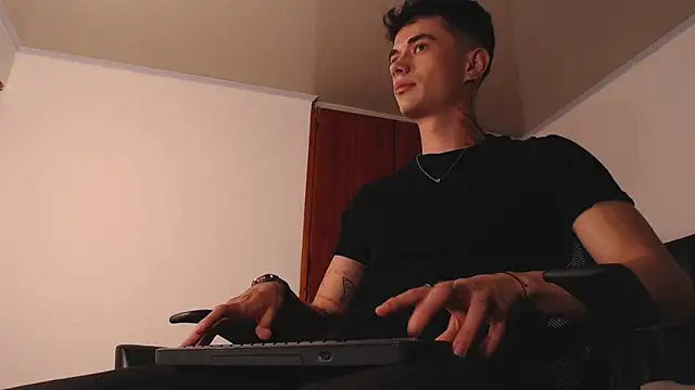 Snapshot of jaico_santos chatting on 12.03.25 jaico santos online show from 12.03.25