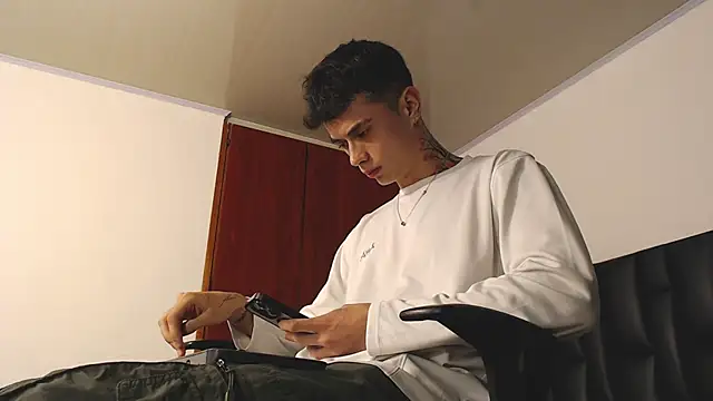 Snapshot of jaico_santos chatting on 12.16.25 jaico santos online show from 12.16.25