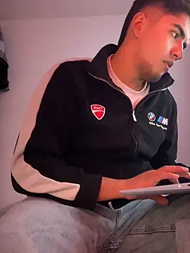 Snapshot of tomy_hot20 chatting on 09.22.25 tomy hot20 online show from 09.22.25