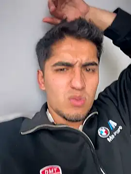 Snapshot of tomy_hot20 chatting on 10.27.25 tomy hot20 online show from 10.27.25