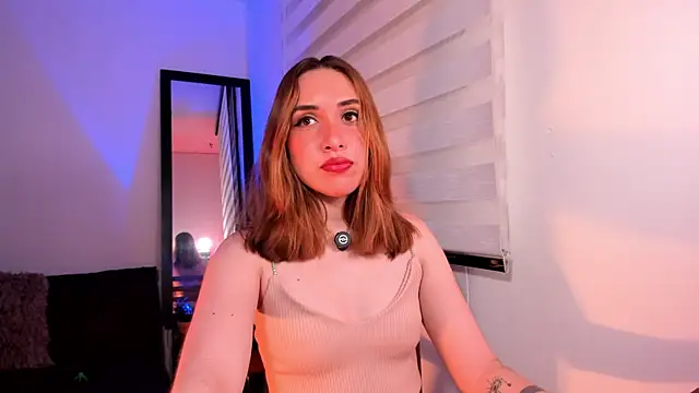 Snapshot of SarahCastillo_ chatting on 10.04.25 SarahCastillo online show from 10.04.25