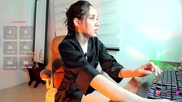 Snapshot of SarahCastillo_ chatting on 05.25.26 SarahCastillo online show from 05.25.26