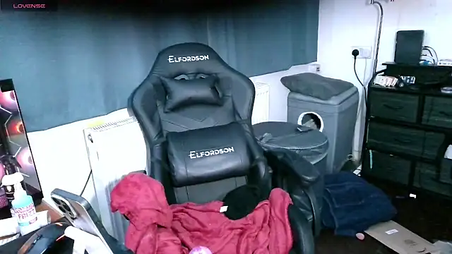 Snapshot of jchouse06 chatting on 09.26.25 jchouse06 online show from 09.26.25