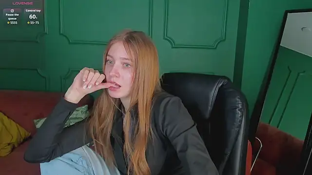 Snapshot of TinnyTiana chatting on 03.10.26 TinnyTiana online show from 03.10.26