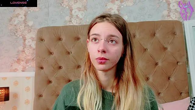 Snapshot of CoraVex chatting on 10.29.25 CoraVex online show from 10.29.25