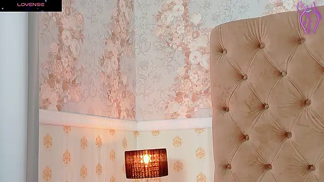 Snapshot of CoraVex chatting on 11.08.25 CoraVex online show from 11.08.25