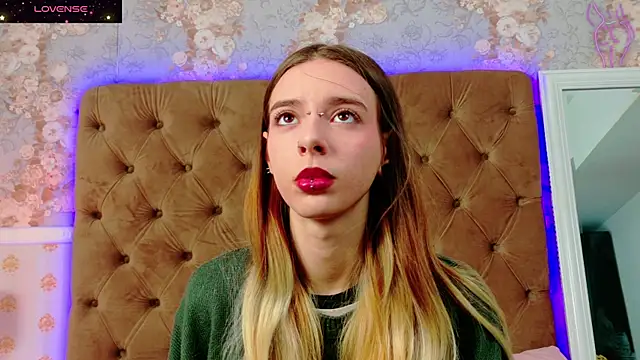 Snapshot of CoraVex chatting on 11.24.25 CoraVex online show from 11.24.25