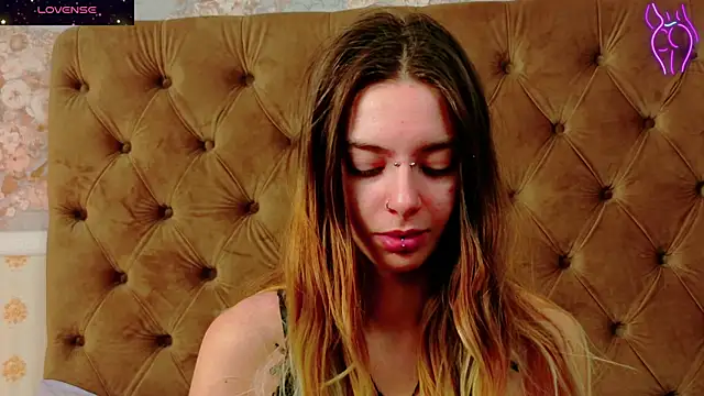 Snapshot of CoraVex chatting on 11.29.25 CoraVex online show from 11.29.25