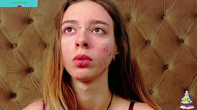 Snapshot of CoraVex chatting on 12.14.25 CoraVex online show from 12.14.25