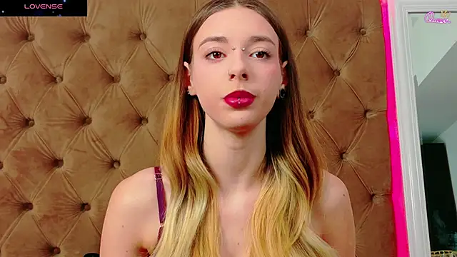 Snapshot of CoraVex chatting on 01.06.26 CoraVex online show from 01.06.26