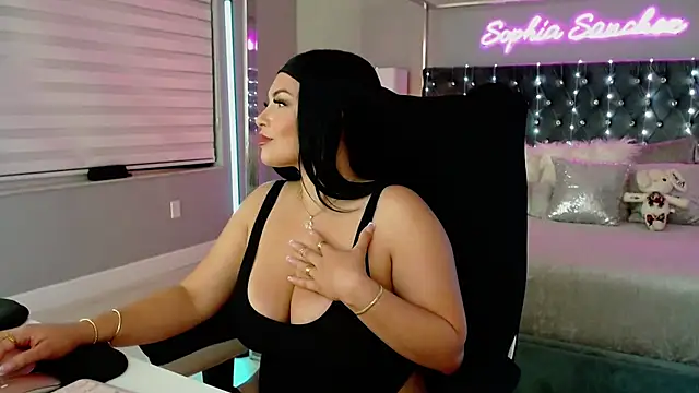 Snapshot of theofficialsophiasanchez chatting on 05.27.26 theofficialsophiasanchez online show from 05.27.26