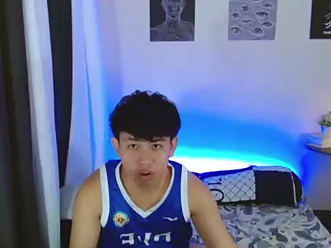 Snapshot of charliebighead chatting on 06.25.26 charliebighead online show from 06.25.26