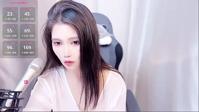Snapshot of eos-chan chatting on 10.03.25 eos-chan online show from 10.03.25
