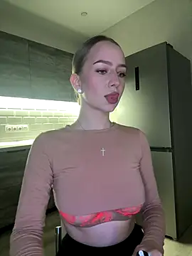 MissOyee online show from 01.06.26