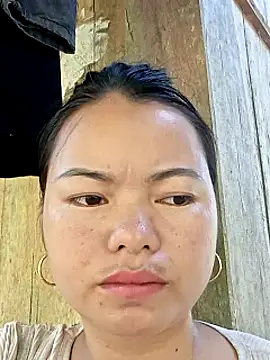 Snapshot of emly-xinh18 chatting on 09.17.25 emly-xinh18 online show from 09.17.25