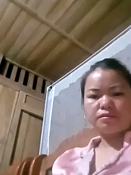 Snapshot of emly-xinh18 chatting on 09.18.25 emly-xinh18 online show from 09.18.25