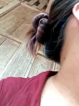 Snapshot of emly-xinh18 chatting on 09.22.25 emly-xinh18 online show from 09.22.25