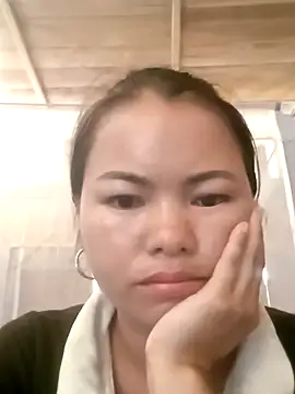 Snapshot of emly-xinh18 chatting on 09.23.25 emly-xinh18 online show from 09.23.25