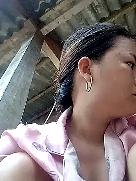 Snapshot of emly-xinh18 chatting on 09.23.25 emly-xinh18 online show from 09.23.25