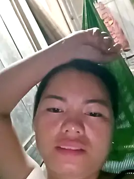 Snapshot of emly-xinh18 chatting on 09.24.25 emly-xinh18 online show from 09.24.25