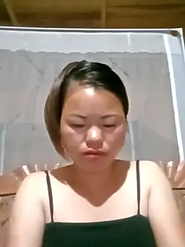 Snapshot of emly-xinh18 chatting on 09.26.25 emly-xinh18 online show from 09.26.25