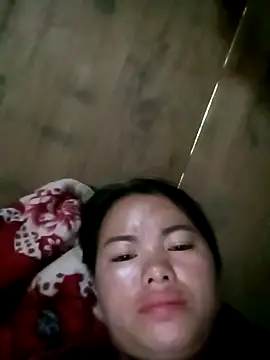 Snapshot of emly-xinh18 chatting on 09.28.25 emly-xinh18 online show from 09.28.25