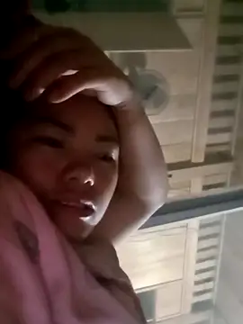 Snapshot of emly-xinh18 chatting on 10.10.25 emly-xinh18 online show from 10.10.25