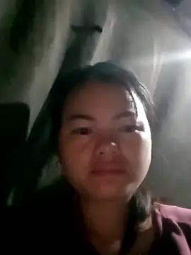 Snapshot of emly-xinh18 chatting on 10.24.25 emly-xinh18 online show from 10.24.25