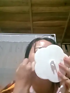 Snapshot of emly-xinh18 chatting on 10.25.25 emly-xinh18 online show from 10.25.25